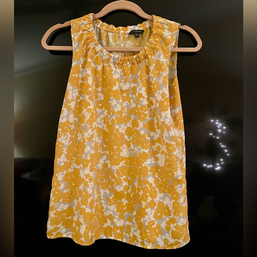 Banana Republic Yellow Floral Sleeveless Blouse. Size S.